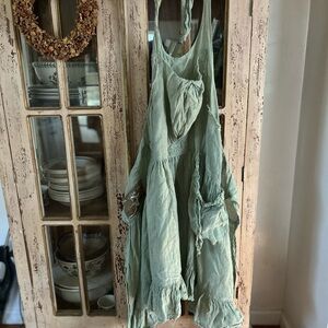 Magnolia Pearl Apron